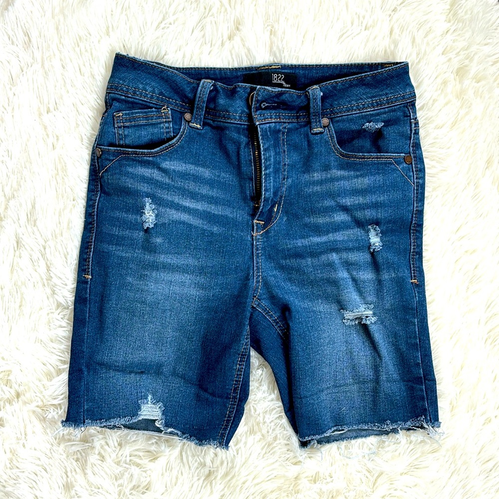 1822 Denim Shorts size 25. Raw Hem with some distressing.